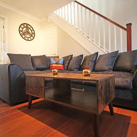 The Barwoods - Modern Spacious Home In Chester - Parking Extérieur photo