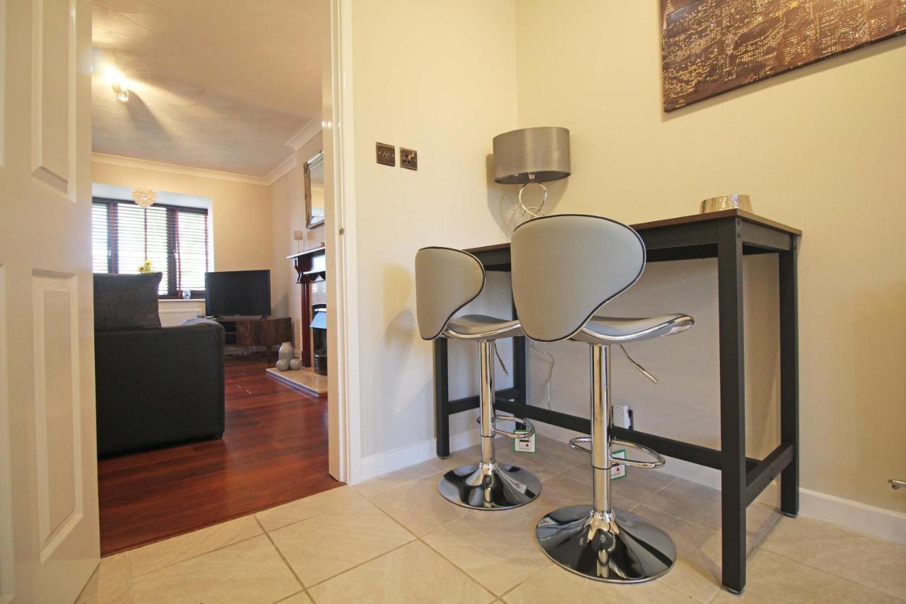 The Barwoods - Modern Spacious Home In Chester - Parking Extérieur photo
