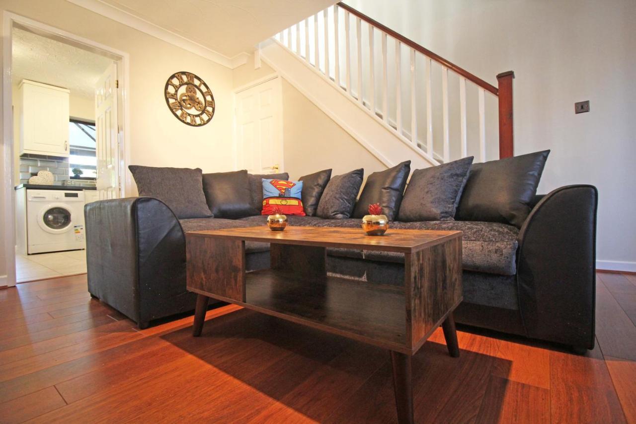 The Barwoods - Modern Spacious Home In Chester - Parking Extérieur photo