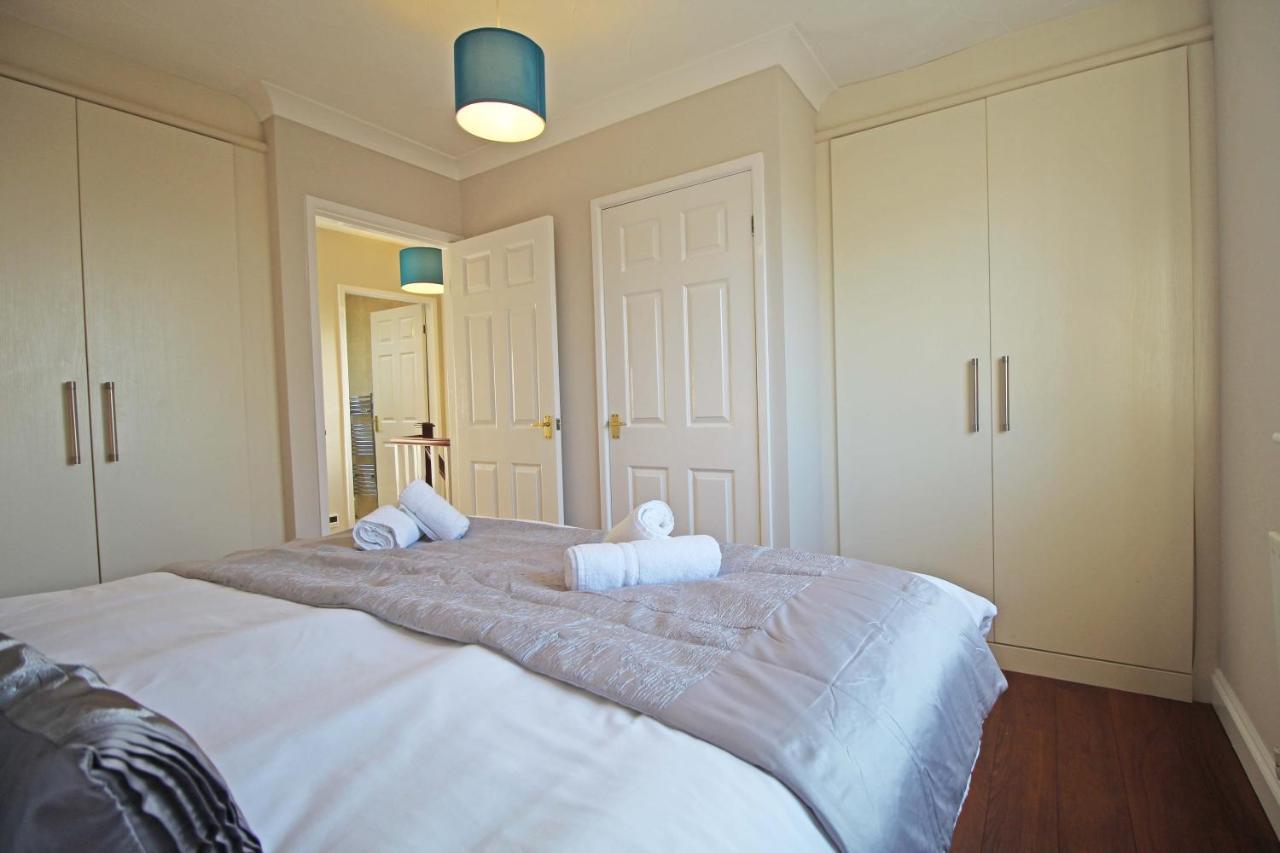 The Barwoods - Modern Spacious Home In Chester - Parking Extérieur photo