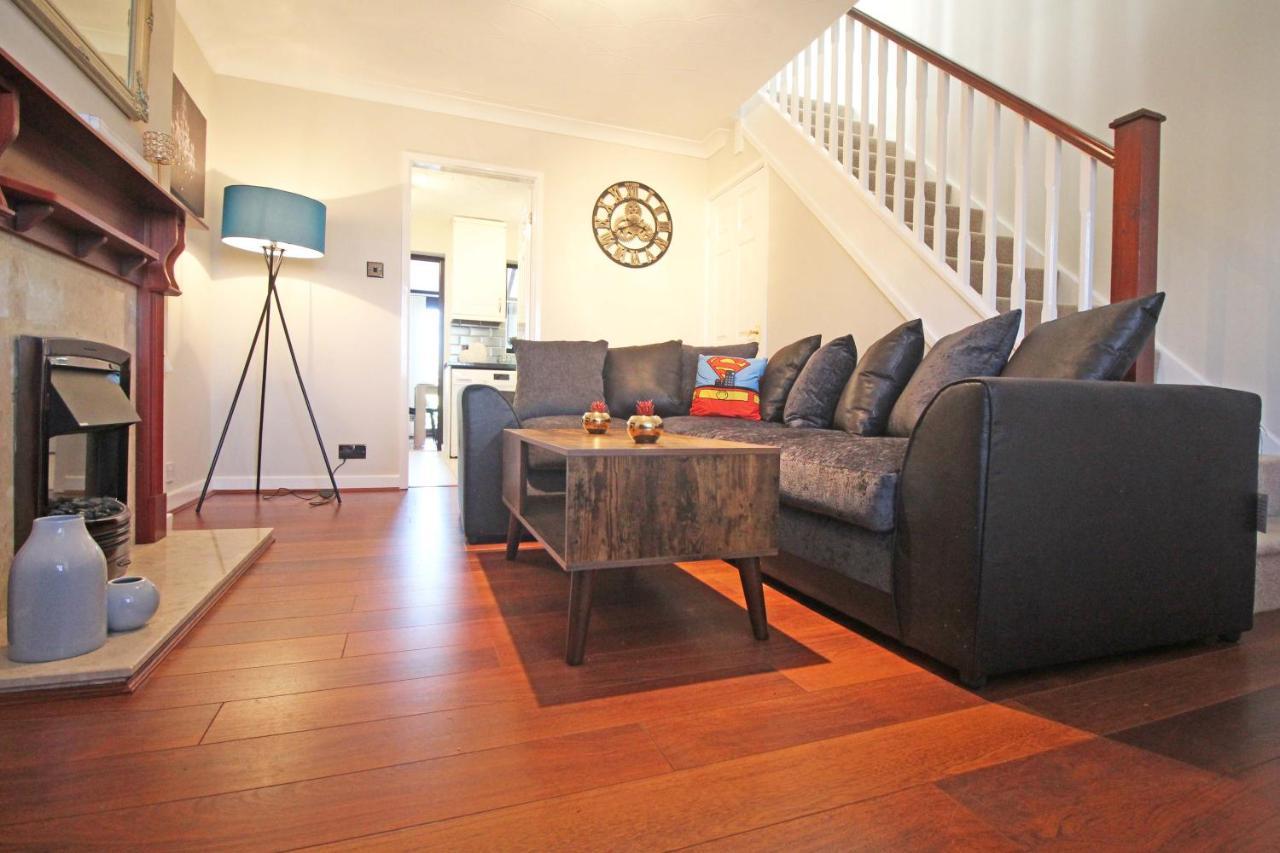 The Barwoods - Modern Spacious Home In Chester - Parking Extérieur photo