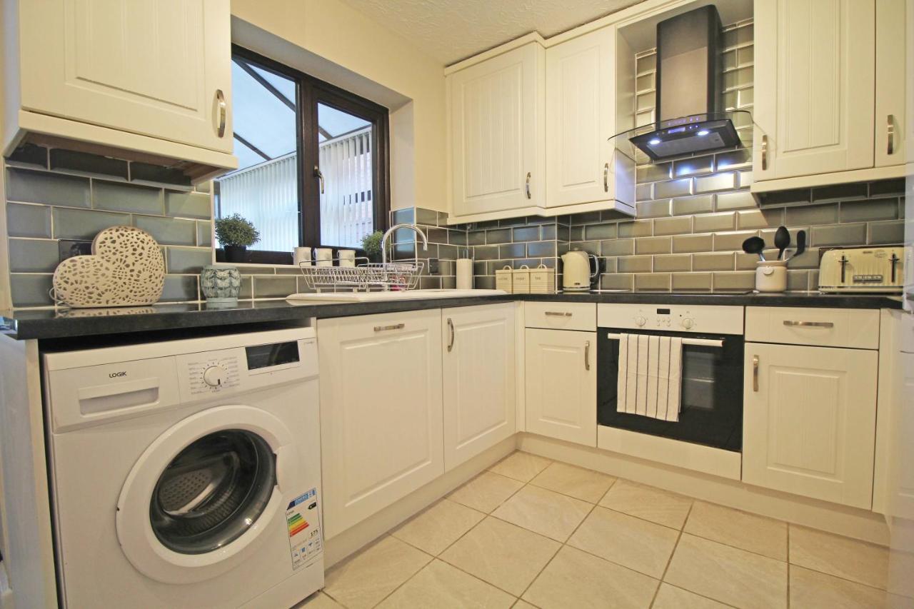 The Barwoods - Modern Spacious Home In Chester - Parking Extérieur photo