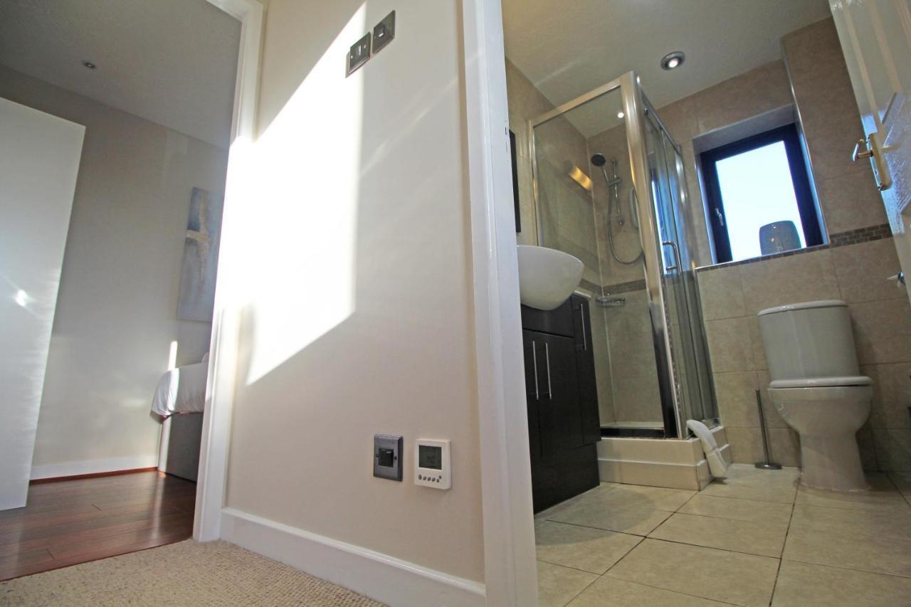 The Barwoods - Modern Spacious Home In Chester - Parking Extérieur photo