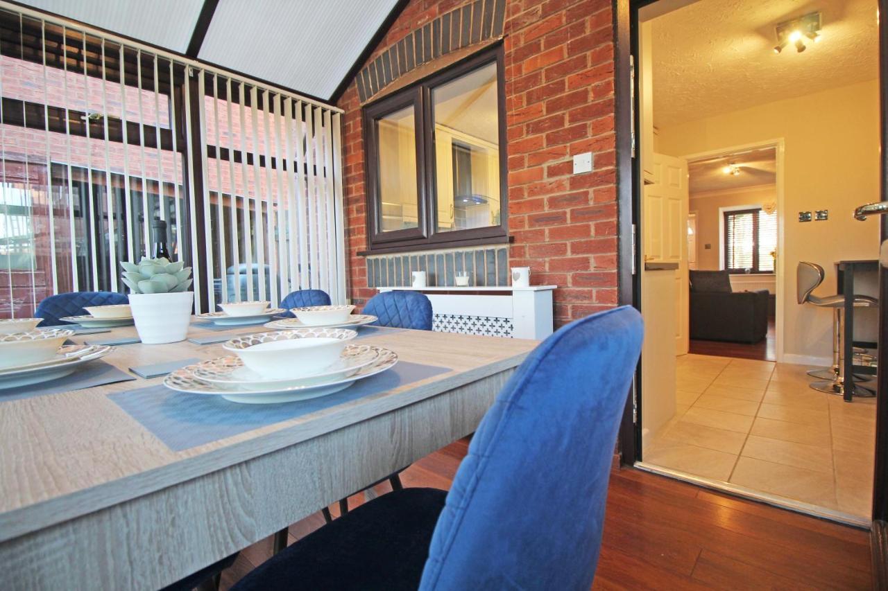 The Barwoods - Modern Spacious Home In Chester - Parking Extérieur photo