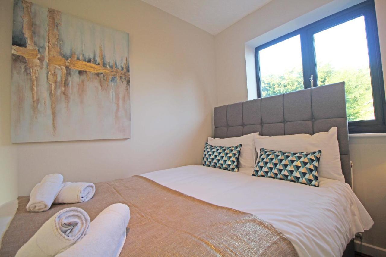 The Barwoods - Modern Spacious Home In Chester - Parking Extérieur photo