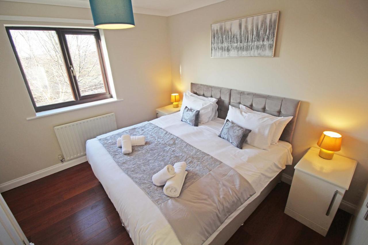 The Barwoods - Modern Spacious Home In Chester - Parking Extérieur photo