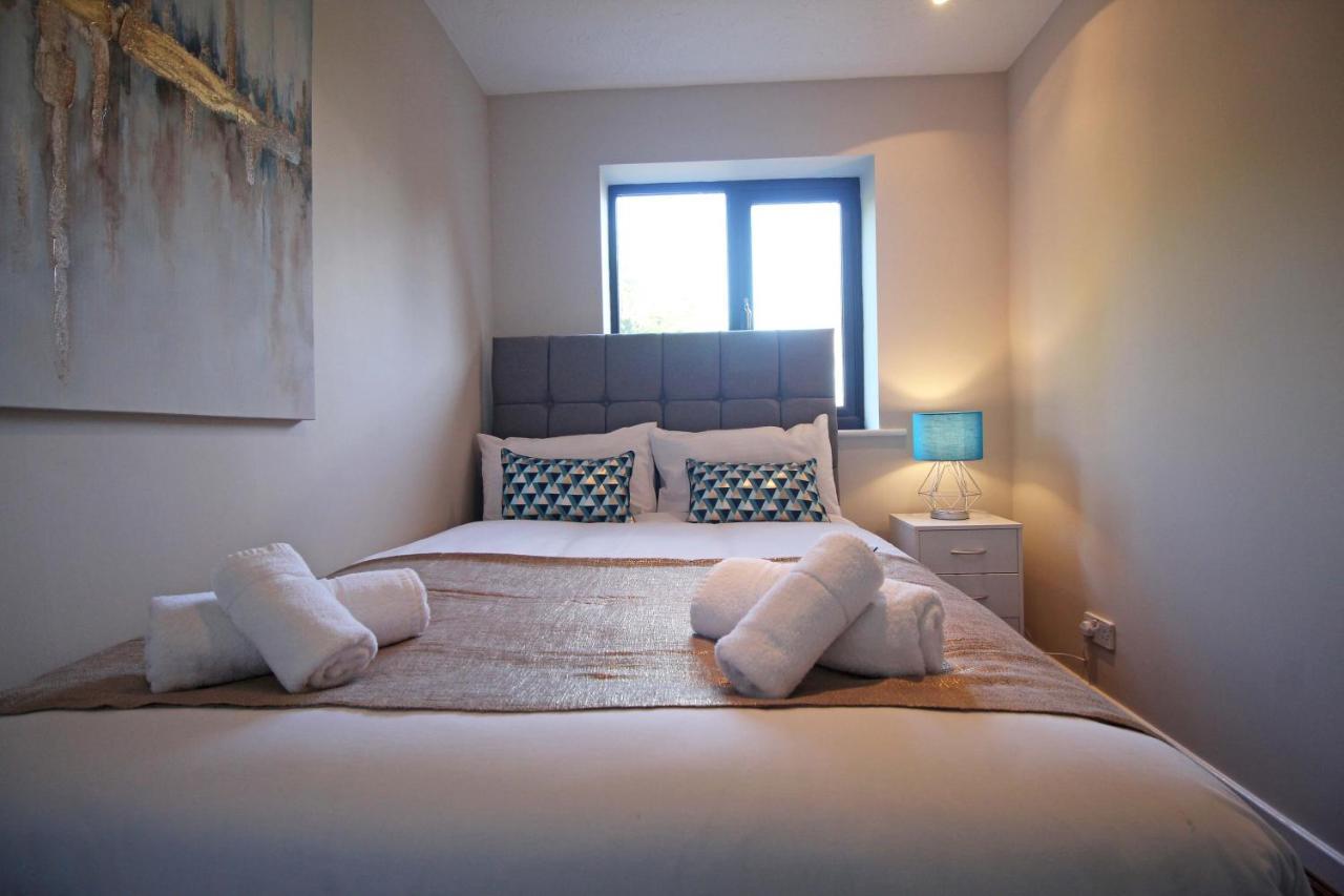 The Barwoods - Modern Spacious Home In Chester - Parking Extérieur photo